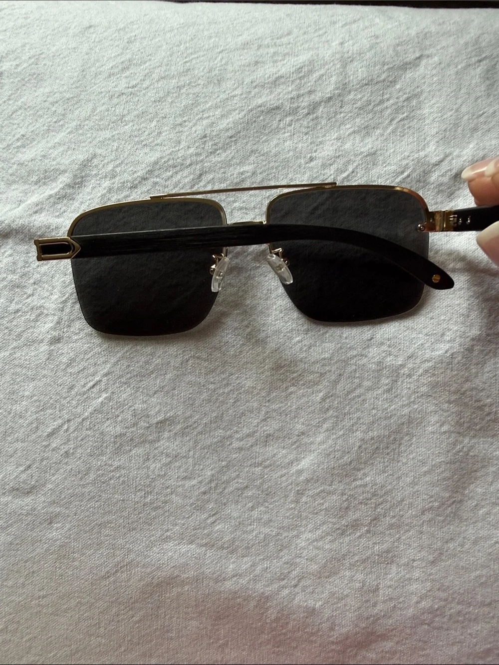 Aviator style sunglasses